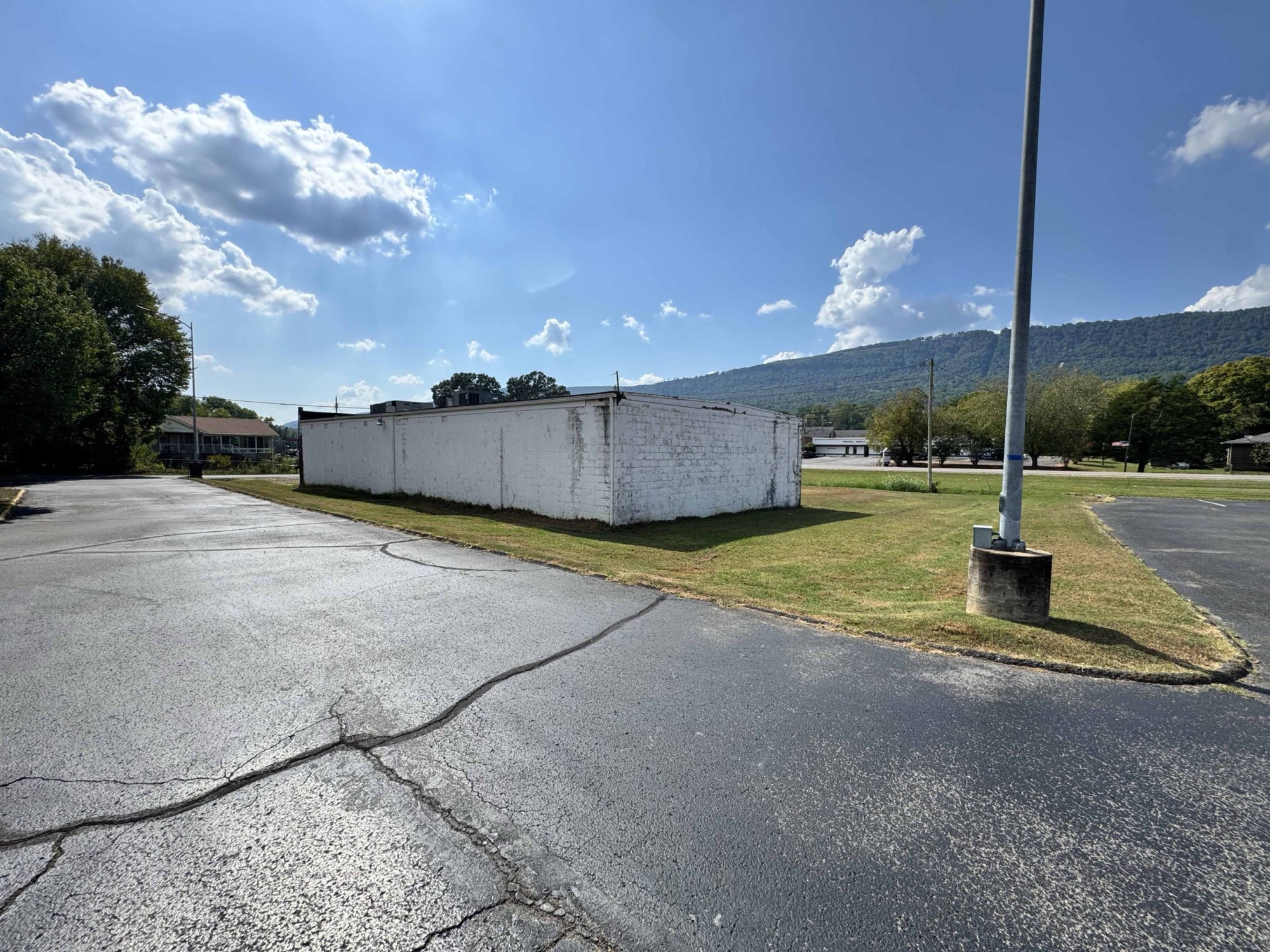 Brick Commercial Building & Property - Image 4