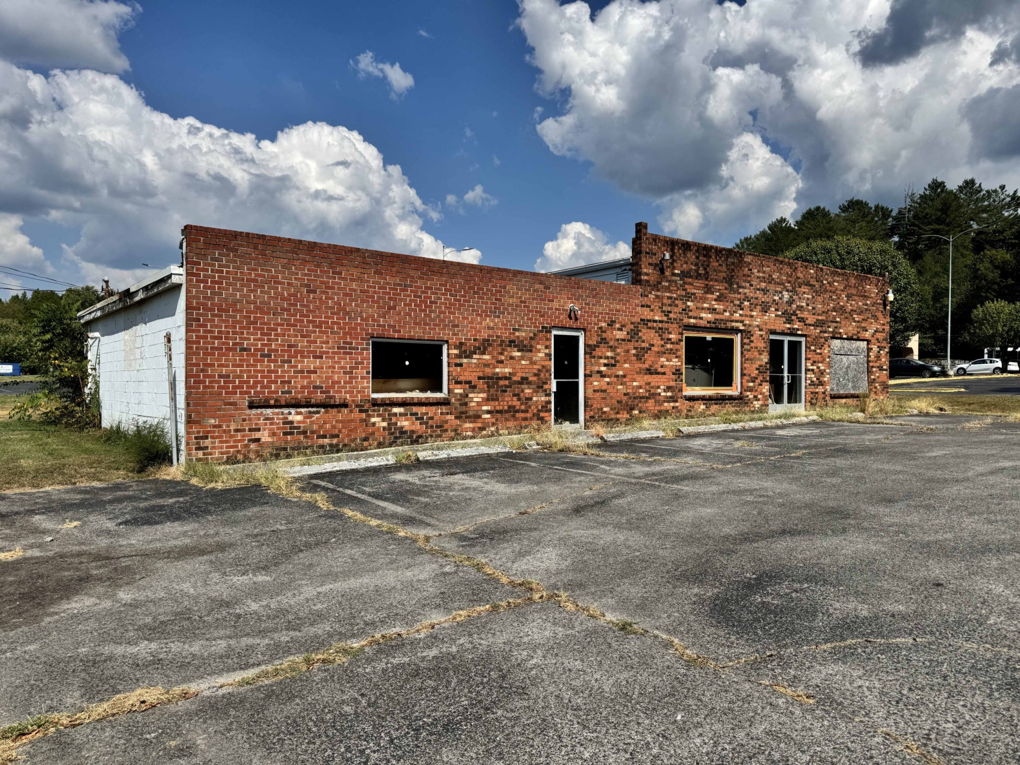 Brick Commercial Building & Property - Image 2